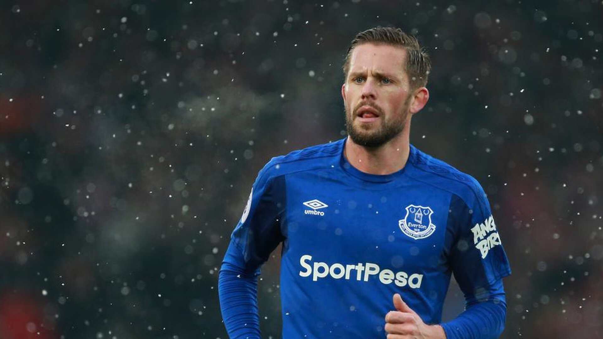 高原空中飞人表演，飞跃云端的运动奇观，空中飞人项目视频